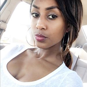 Meet your Posher, Afomia